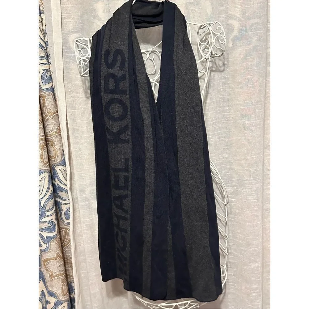 Michael Michael Kors Men's Vertical Logo Jacquard Muffler Scarf  Two-tone patter